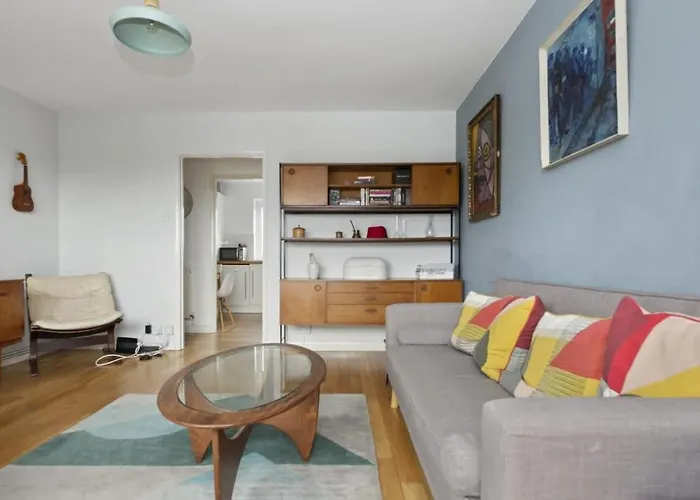 Stylish Central 2Br Flat Bridge Views