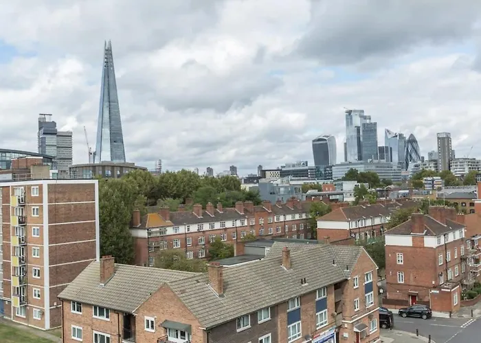 Stylish Central 2Br Flat Bridge Views